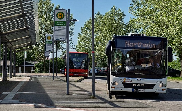 102_ZVSN_Bus_Bahnhof Ein Bus der ÖPNV