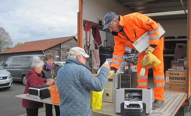 124_Sammlung_Elektro_Altgeräte Elektro Altgeräte werden eingesammelt