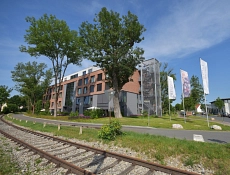 Bahnhaltepunkt BBS Einbeck/ PS.Speicher Das Bild zeigt Bahngleise vor dem Ps. Speicher