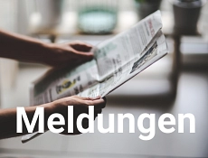 Das Bild zeigt jemanden der eine Zeitung hält. Davor stehet das Wort Meldungen.