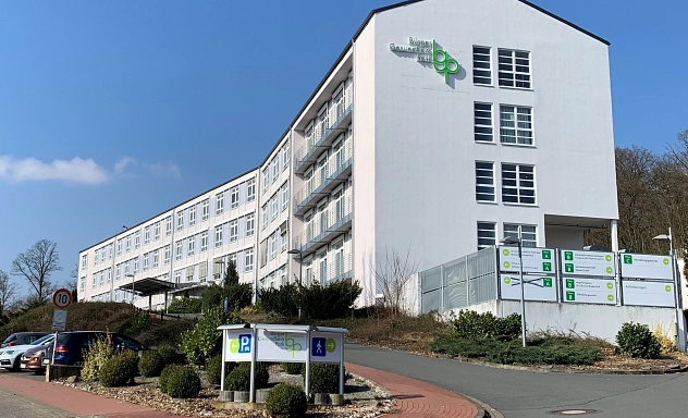 BürgerGesundheitsPark Bad Gandersheim Zu sehen ist das Gebäde des BürgerGesundheitsPark Bad Gandersheim mit dem neuen BGP Logo an der Fassade.