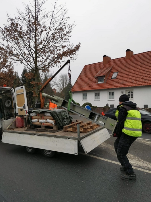 Der alte Blitzer in Seboldshausen wird abtransportiert