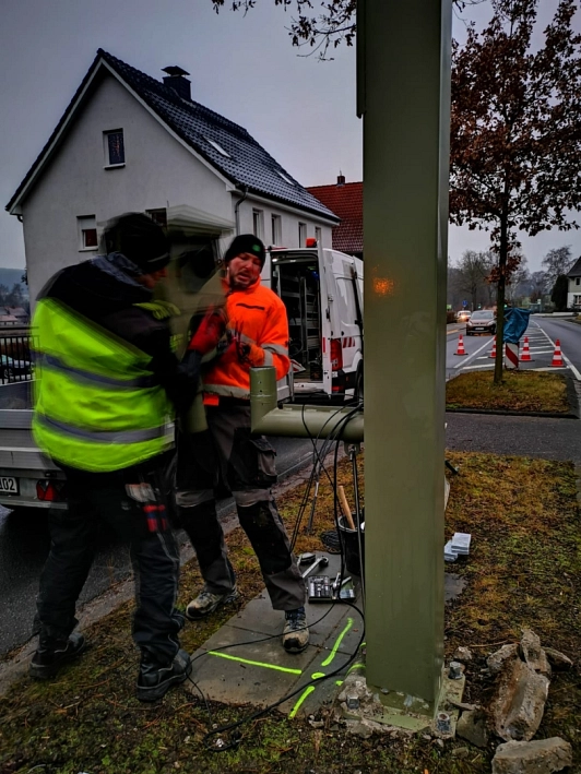 Der alte Blitzer in Seboldshausen wird demontiert