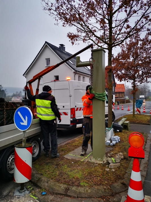 Der alte Blitzer in Seboldshausen wird demontiert