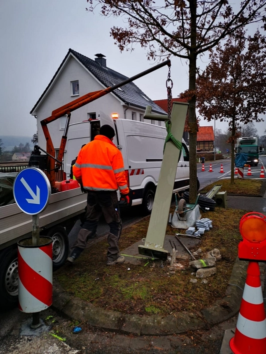 Der alte Blitzer in Seboldshausen wird demontiert