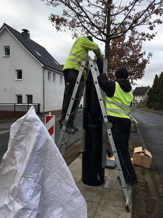 Der neue Blitzer in Seboldshausen wird montiert