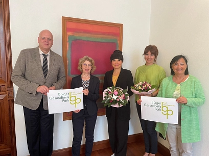 Auf dem Foto zu sehen sind v.l.n.r. Prof. Dr. Wolfgang Brück (Universitätsmedizin Göttingen Sprecher des Vorstands und Vorstand Forschung und Lehre), Franziska Schwarz (Bürgermeisterin Stadt Bad Gandersheim),Corina Naujock (Universitätsmedizin Göttingen Geschäftsführung Kliniken), Claudia Berger (Landkreis Northeim), Astrid Klinkert-Kittel (Landrätin Landkreis Northeim)&nbsp;&copy;&nbsp;Landkreis Northeim