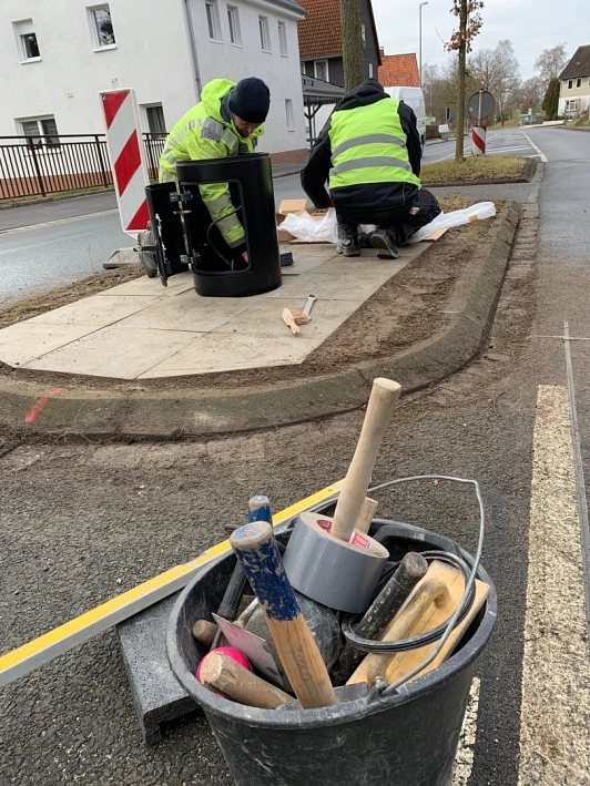 Der neue Blitzer in Seboldshausen wird montiert