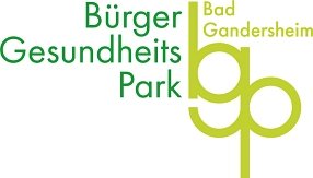 Logo Bürgergesundheitspark Bad Gandersheim Zu sehen ist das Logo Bürgergesundheitspark Bad Gandersheim. Es besteht aus dem Namen Bürgergesundheitspark Bad Gandersheim und ist in hell und dunkelgrünen Farben gehalten. © BürgerGesundheitsPark Bad Gandersheim