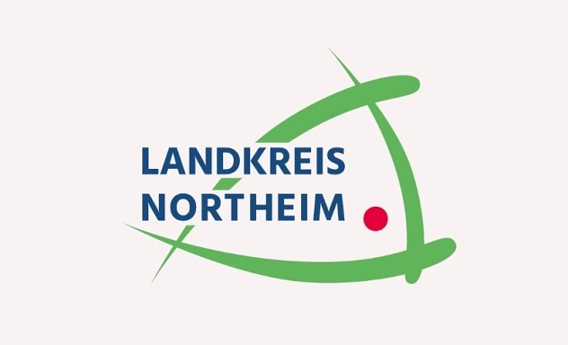 Logo grauer Hintergrund Zu sehen ist das Landkreis Northeim Logo auf einem grauen Hintergrund.