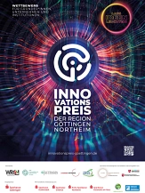 Es handelt sich um ein bunt gestaltetes Plakat. In weißer Schrift steht geschrieben: Innovationspreis der Region Göttingen Northeim. Im unteren Bereich befinden sich die Logos von Sponsoren.&nbsp;&copy;&nbsp;Landkreis Northeim