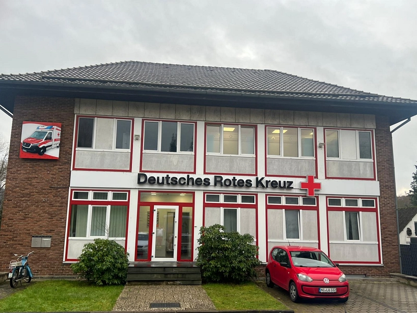Rettungswache Uslar DRK Das Bild zeigt das Gebäude von außen der Rettungswache des DRk in USlar © Landkreis Northeim