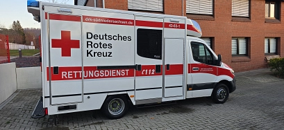 Zu sehen ist die Seitenansicht eines Rettungswagen (RTW) vom Deutschen Roten Kreuz&nbsp;&copy;&nbsp;Landkreis Northeim