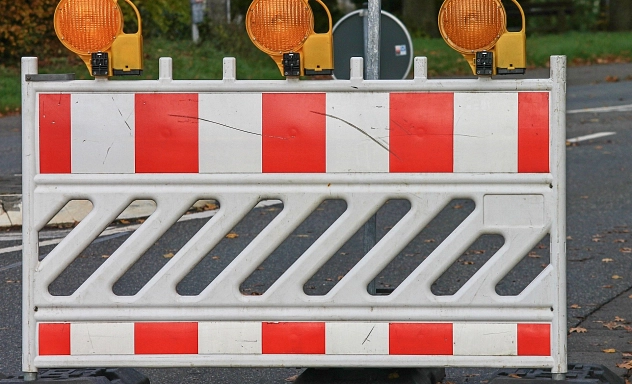 Sperrung Symbolbild Straßensperrung Symbolbild