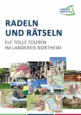 Titelbild einer Broschüre des Landkreises Northeim mit der Überschrift ‚Radeln und Rätseln – Elf tolle Touren im Landkreis Northeim‘. Darunter eine Collage aus Karten, Sehenswürdigkeiten, Landschaften und Fahrradszenen aus der Region.&nbsp;&copy;&nbsp;Landkreis Northeim
